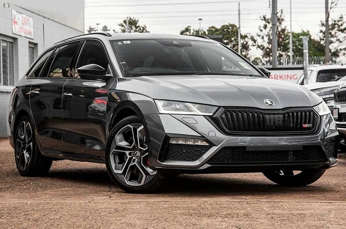 Private Transfer from Reykjavik to Reykjavik Airport KEF by Sedan - Riding experience: comfort, questions, and even a stop request