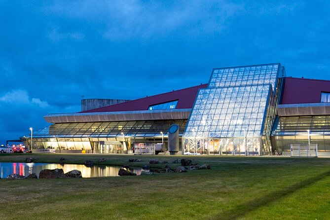 Private Transfer Reykjavik to Keflavik Airport - Pickup in Reykjavík: small choice, big time savings