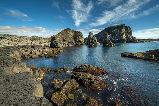 Reykjanes Explorer: Airport Transfer with Sightseeing Adventure - Valahnúkur: tuff layers, pillow lava, and what an eruption can look like