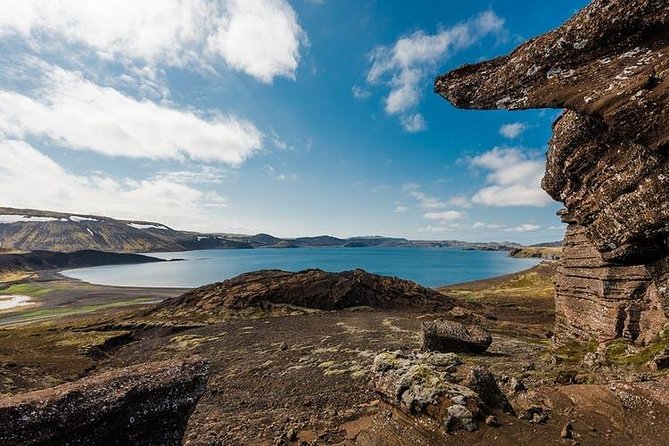 Reykjanes Peninsula + Lava fields - Kleifarvatn Lake: quiet walking across small black lava rocks