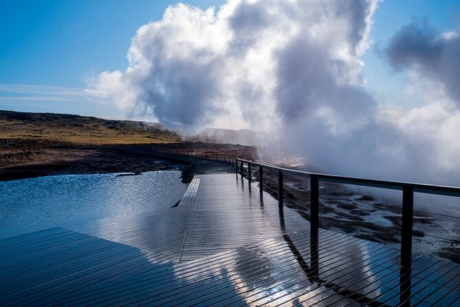 Reykjanes Peninsula Private tour Iceland - Stop 1: Kleifarvatn Lake cliffs, steam, and that panoramic moment