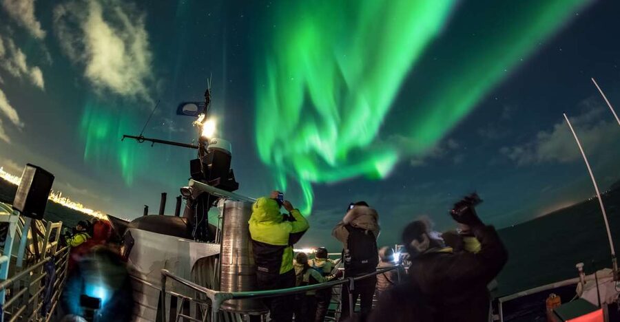 Reykjavik: 2-Hour Northern Lights by Boat with Backup Plan - The 2-Hour Chase Across Faxaflói Bay