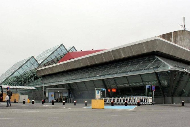Reykjavik area to Keflavik Private Luxury Airport Transfer - Who This Transfer Suits Best