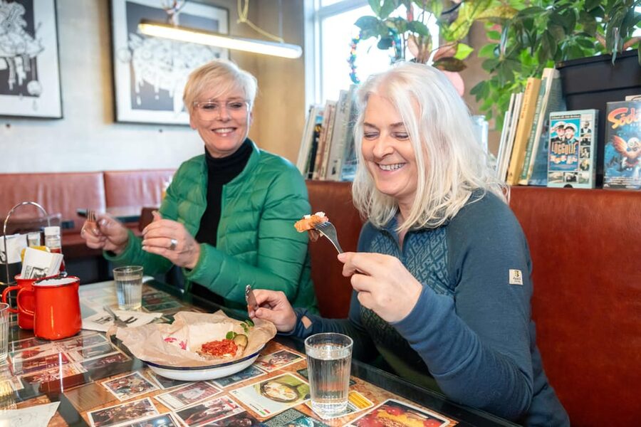 Reykjavik: Christmas Food Tour with Tastings and Drinks - The Christmas Lights Walk Through Reykjavik Streets