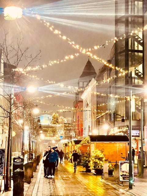 Reykjavik: Christmas Walking Tour with Icelandic Traditions - Austurvollur and the Oslo Christmas Tree: A Quick Photo Stop With Meaning