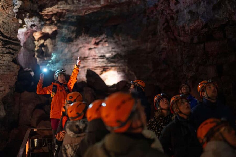 Reykjavik: Evening Lava Tunnel and Northern Lights Hunt - Raufarhólshellir Lava Tunnel: A Night Cave Built for Wow
