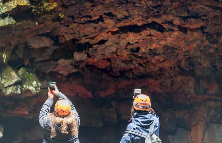 Reykjavik: Evening Lava Tunnel and Northern Lights Hunt - Your Cave Guide: Colors, Minerals, and a Real Explanation