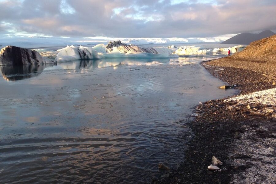 Reykjavik: Glacier Lagoon Boat Ride & Diamond Beach Day Tour - Diamond Beach: Black Sand, Ice Chunks, and Quick Photo Windows