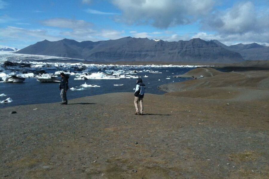 Reykjavik: Glacier Lagoon Boat Ride & Diamond Beach Day Tour - Guides and Drivers: Why the Narration Matters on This Route