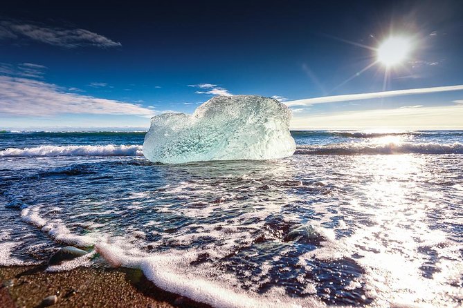 Reykjavik: Glacier Lagoon Boat Ride & South Coast Full Day Tour - Seljalandsfoss: the walk behind the waterfall, with a big weather reality check