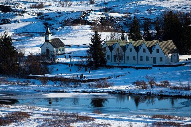 Reykjavik: Golden Circle and Northern Lights Small-Group Tour - Gullfoss Falls: short visit, big sensory payoff