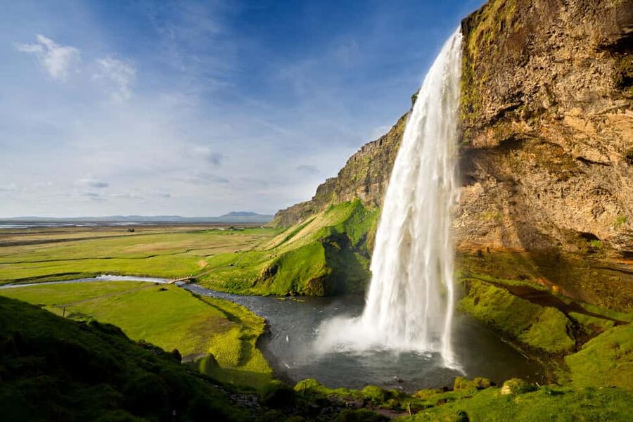 Reykjavík: Golden Circle & Extra Waterfalls Small Group Tour - Pickup in Reykjavík at 8:00, and why your bus stop matters
