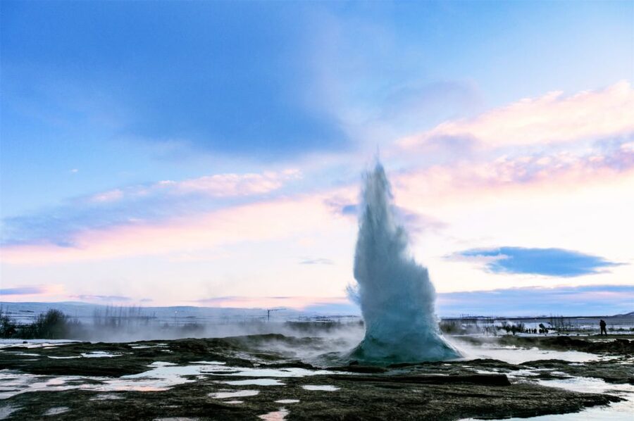 Reykjavik: Golden Circle Full-Day Tour with Kerid Crater - Þingvellir National Park: walking where continents split