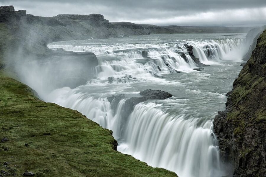 Reykjavik: Golden Circle & Northern Lights 4x4 Tour - Gullfoss: the Golden Falls and why the mist can glow
