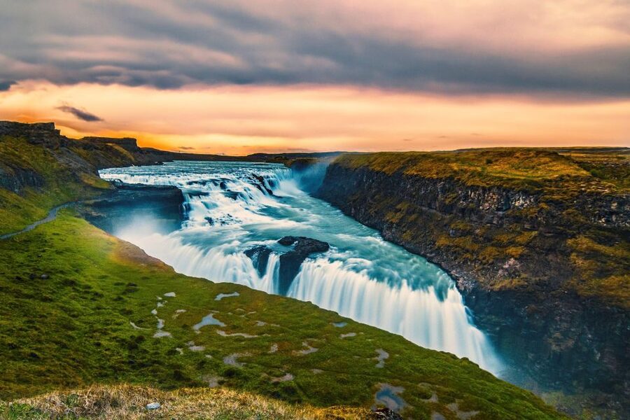 Reykjavik: Golden Circle, Tomato Farm and Kerið Crater Tour - Þingvellir National Park: Where Iceland’s Big Story Started (930 AD)