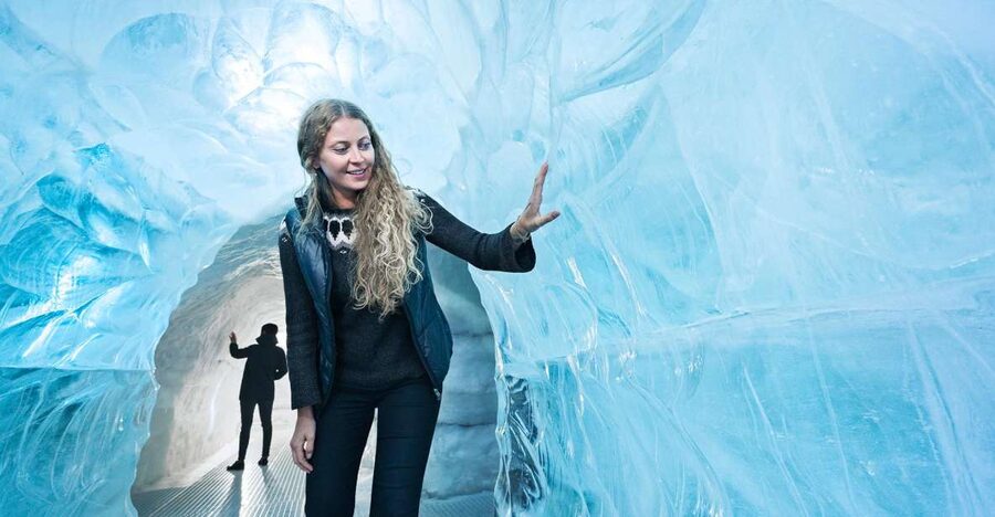 Reykjavík: Golden Circle Tour & Perlan Museum Tour - A Golden Circle day from Reykjavík, built around real time outdoors