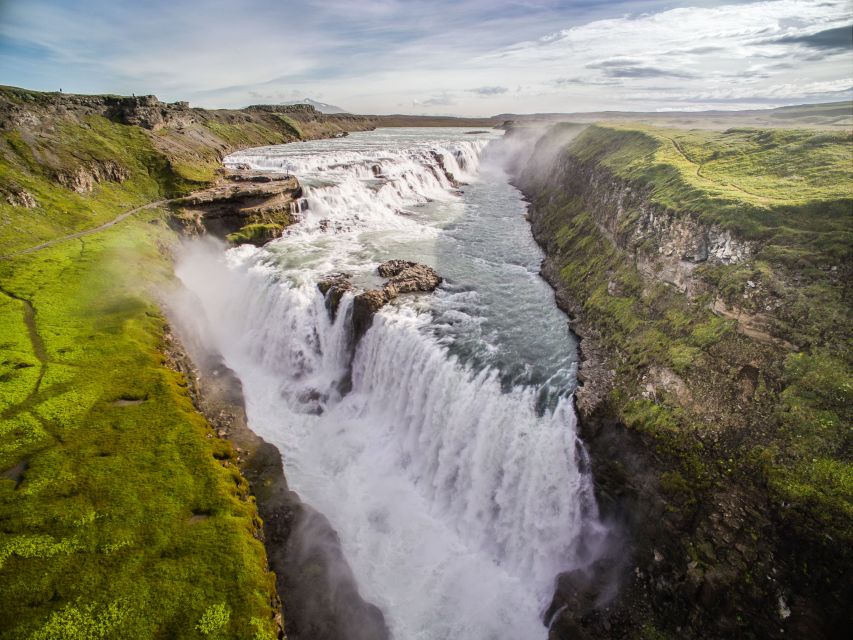 Reykjavík: Golden Circle Tour & Perlan Museum Tour - Kerið Volcanic Crater Lake: the quick hit with big colors