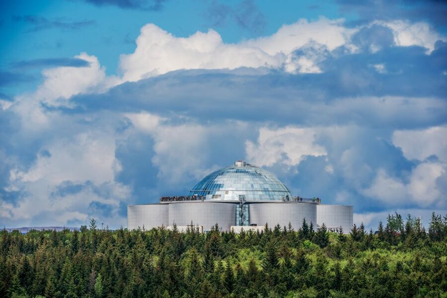 Reykjavík: Hop-On Hop-Off Bus and Perlan Museum Entry Ticket - Riding between stops: what you should expect to find