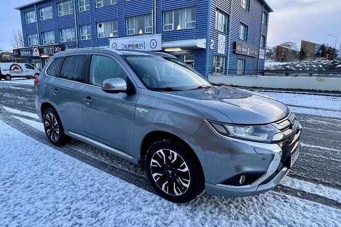 Reykjavik Iceland : Private transfer From / To KEF airport - On the road: quickest route, optional stop, and site spotting