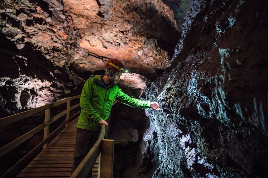 Reykjavik: Lava Cave, Hot Springs, Horses & Waterfalls Tour - Reykholt and Snorralaug: saga-era hot springs you can understand fast