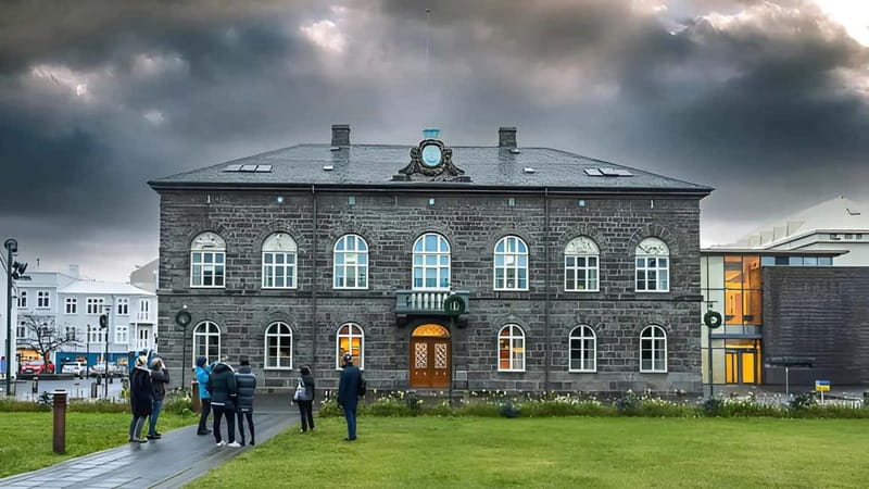 Reykjavik Midnight Sun Ghost Walk - From Ingólfstorg to Víkurkirkjugarð: The Start That Sets the Mood