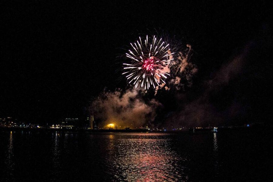 Reykjavik: New Year's Eve Fireworks Cruise - Timing and Route: Old Harbour Departure to Midnight Fireworks