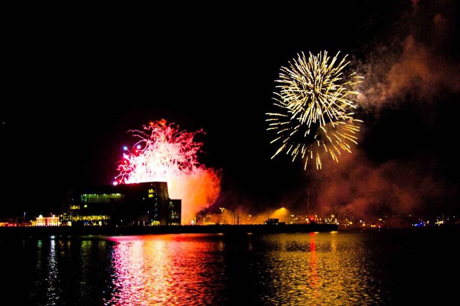Reykjavik: New Year's Eve Fireworks Cruise - What the Champagne Toast Adds to the Night