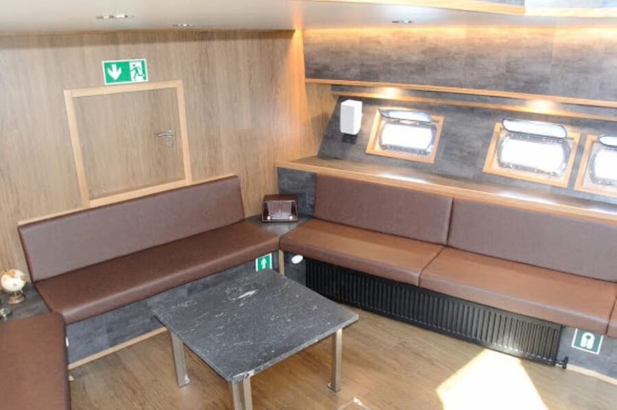 Reykjavík: New Year's Eve Northern Lights Yacht Cruise - Champagne at midnight: the ritual that makes it feel like NYE