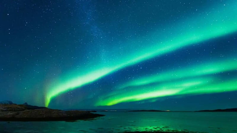 Reykjavik: Northern Lights Adventure Tour with Hot Chocolate - Photo Stops and Sky Watching: How Guides Improve Your Chances