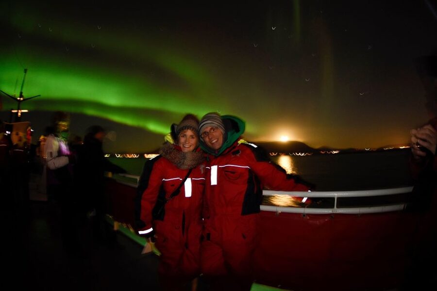 Reykjavík: Northern Lights Cruise - The Crew, Safety, and Camera Help on a Moving Boat