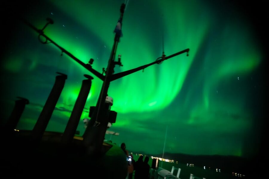 Reykjavik: Northern Lights Guided Boat Tour with Photos - Practical tips to make your aurora night smoother