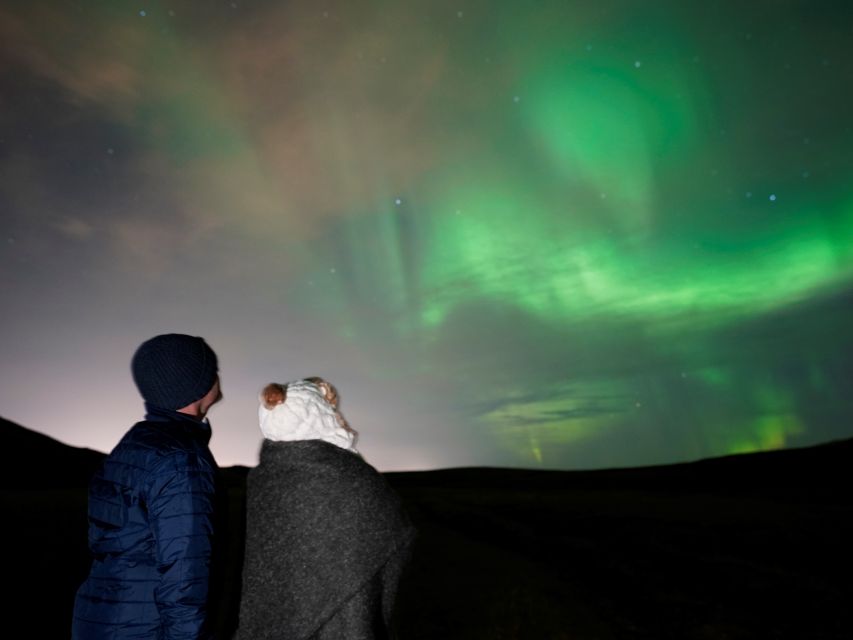 Reykjavik: Northern Lights Tour w/Pro Photos - Small Group - Hotel Pickup, Minibus Timing, and Why It Changes Your Odds