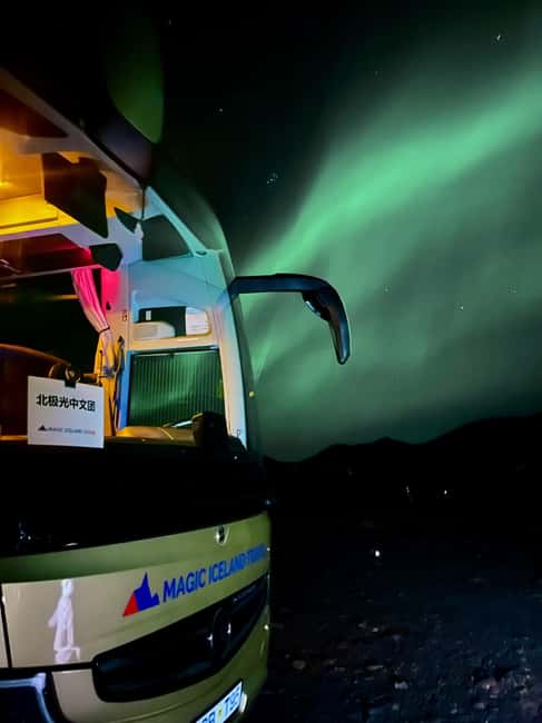 Reykjavik: Northern Lights Tour with Chinese Guide冰岛雷市中文极光团 - What the Chinese-Speaking Guide Brings (Even If You Share a Bus)