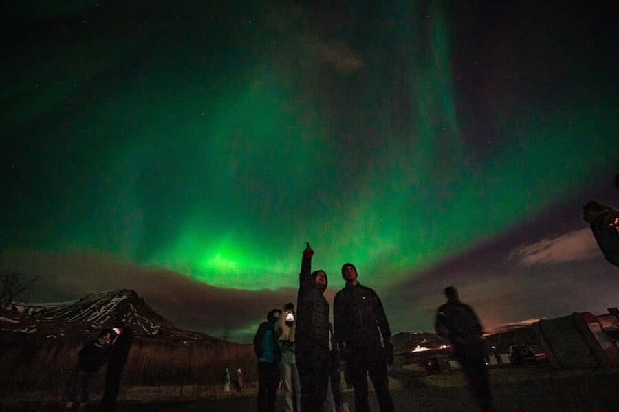 Reykjavik: Northern Lights Tour with Free Photos & Hot Cocoa - Where You Go to Chase the Aurora (and Why It Changes)