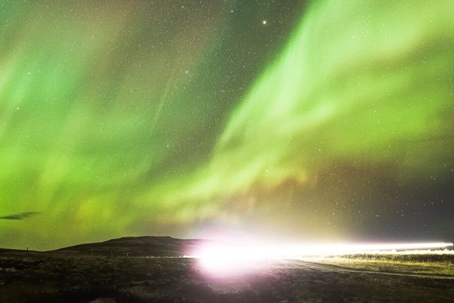 Reykjavik: Northern Lights Tour with Free Photos & Hot Cocoa - Photography Coaching, Digital Photos, and Hot Cocoa Strategy
