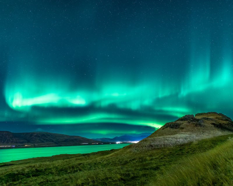 Reykjavik: Northern Lights Tour with Free Photos & Hot Cocoa - Should You Book This Northern Lights Tour?