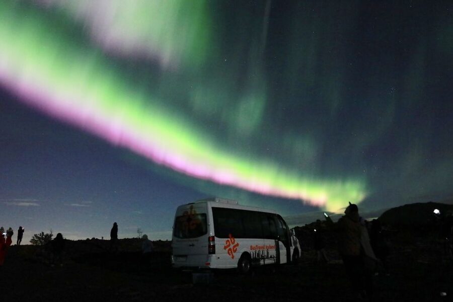 Reykjavik: Northern Lights Tour with Free Photos & Hot Cocoa - From Reykjavik Pickup to Dark-Sky Stops
