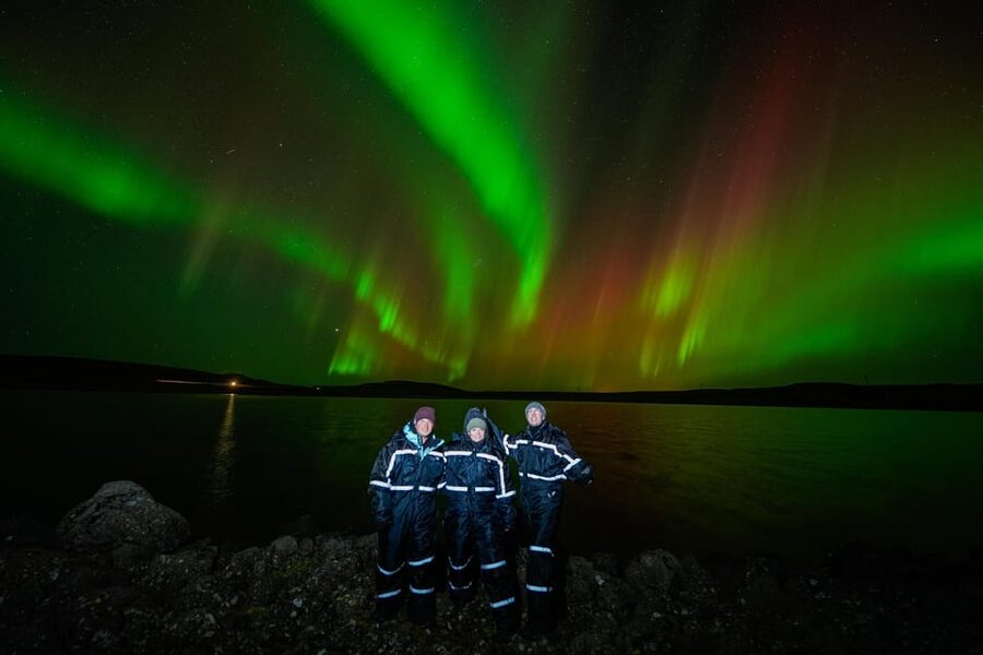 Reykjavik: Northern Lights Tour with Private Photographer - The photo experience: unlimited pro images, tripod support, and settings help