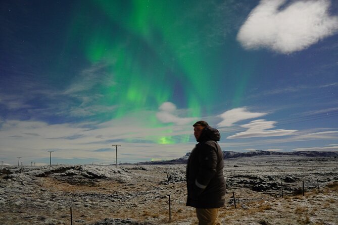 Reykjavik Northern Lights Tour with Pro Aurora Photos Small Group - Value Check: What You Really Get for $148.50
