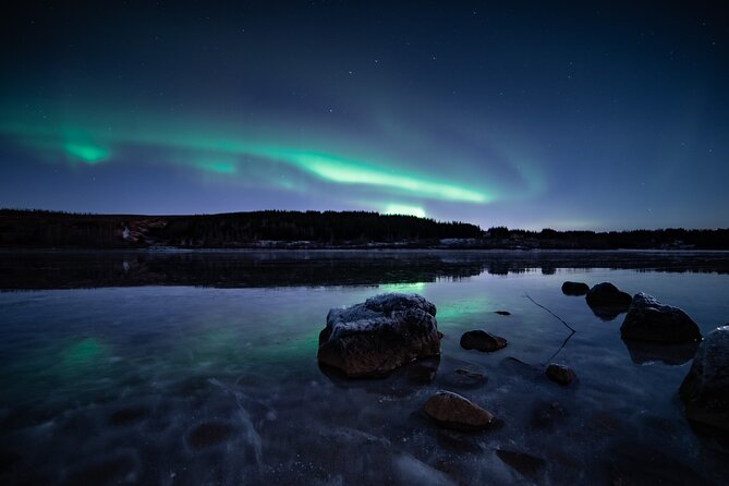Reykjavik Northern Lights Tour with Professional Photographer - Devin’s photo help and the high-res souvenir you can actually use