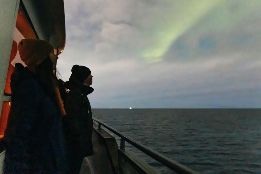 Reykjavik: Northern Lights Yacht Tour - When the lights are faint, or clouds steal the show