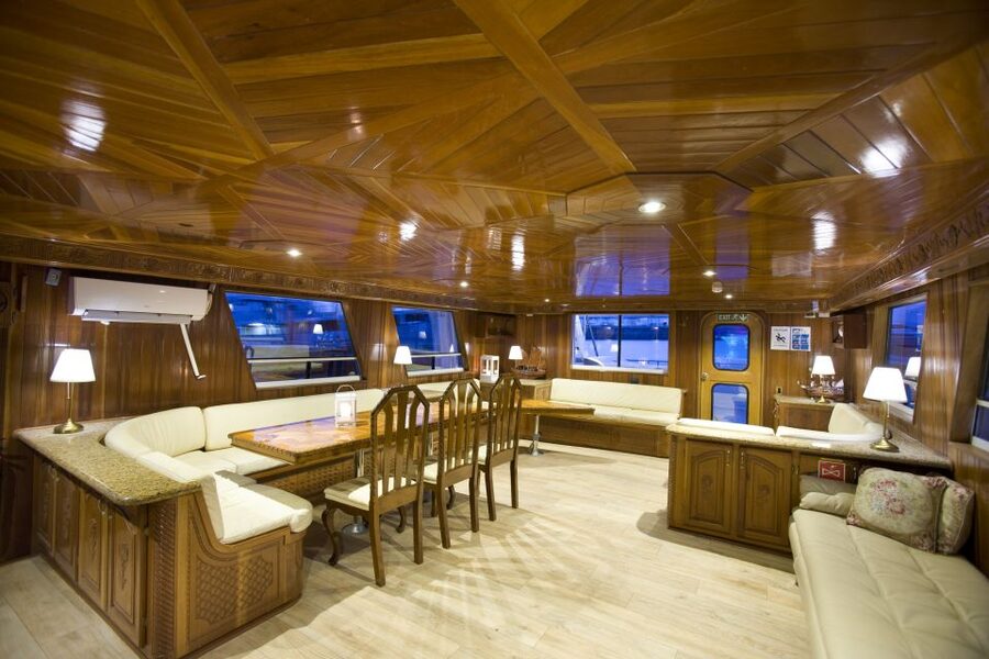 Reykjavik: Northern Lights Yacht Tour - Who this tour fits best