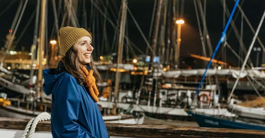 Reykjavik: Northern Lights Yacht Tour - A smooth sail through Faxafloi Bay to dodge city glow