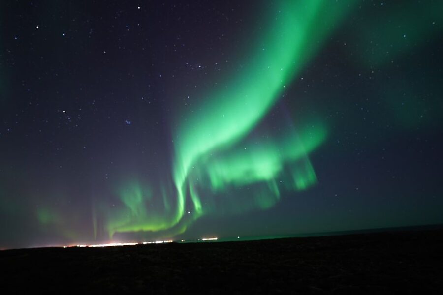 Reykjavik: Premium Northern Lights Tour with Free Photos - Hot chocolate, cinnamon buns, and wool blankets make winter bearable