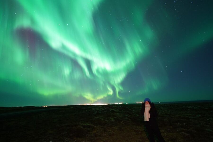 Reykjavik: Premium Northern Lights Tour with Free Photos - What the guides teach while you wait for the lights