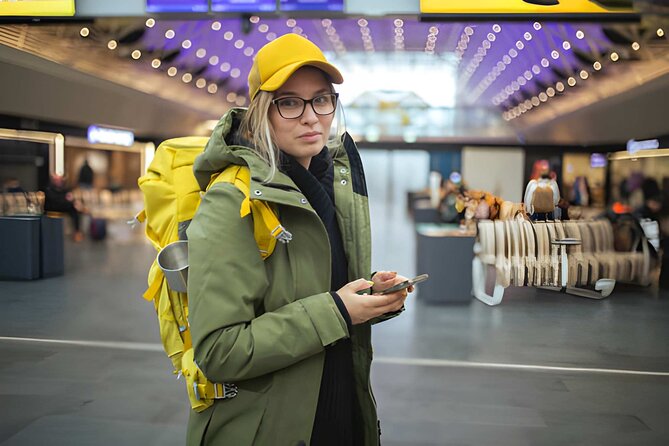 Reykjavik: Private Keflavik Airport to Hotel Transfer: upto 8 PAX - The Ride Details: Air-Conditioning, Wi-Fi, and Charging