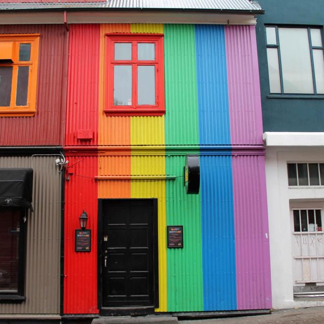 Reykjavík: Private LGBTQ+ Walking Tour with a Local Guide - Meeting at Hlöllabátar, and why that start helps