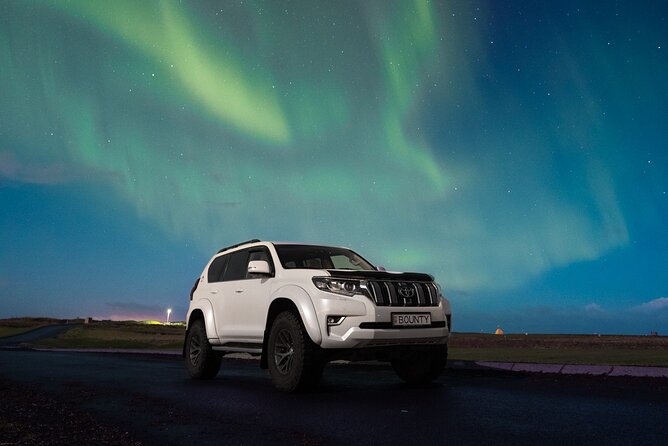 Reykjavik Private Northern Lights Tour with Pro Photographer - Reykjavik aurora night, but smarter than waiting outside