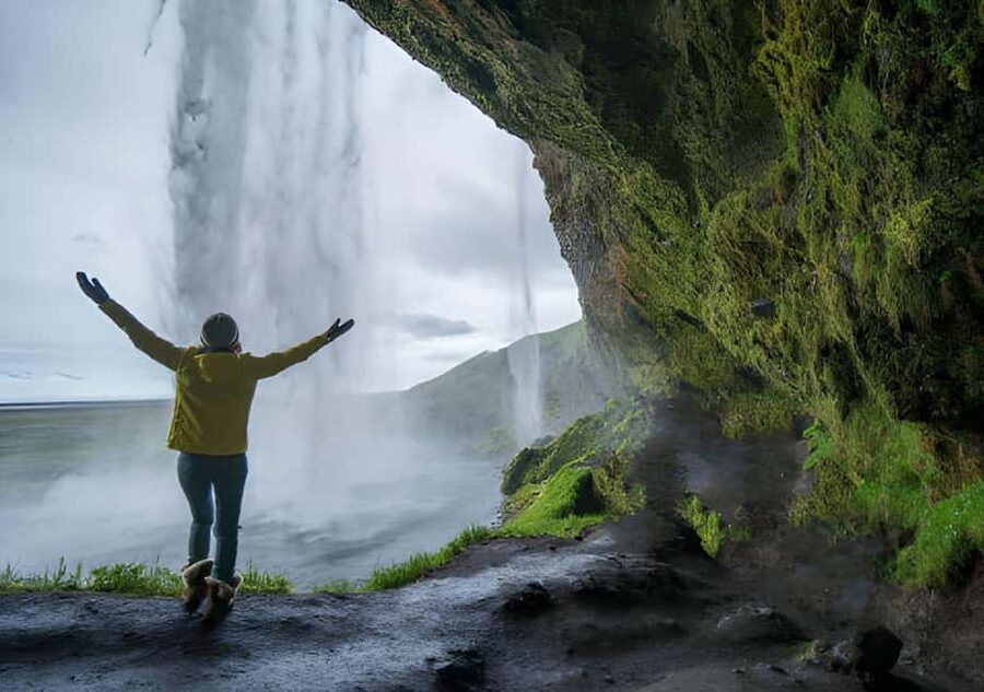 Reykjavik: Small Group South Coast Tour with Spanish Guide - Reynisfjara Black Sand Beach and Vík: Otherworldly Coast, Village Breathing Room