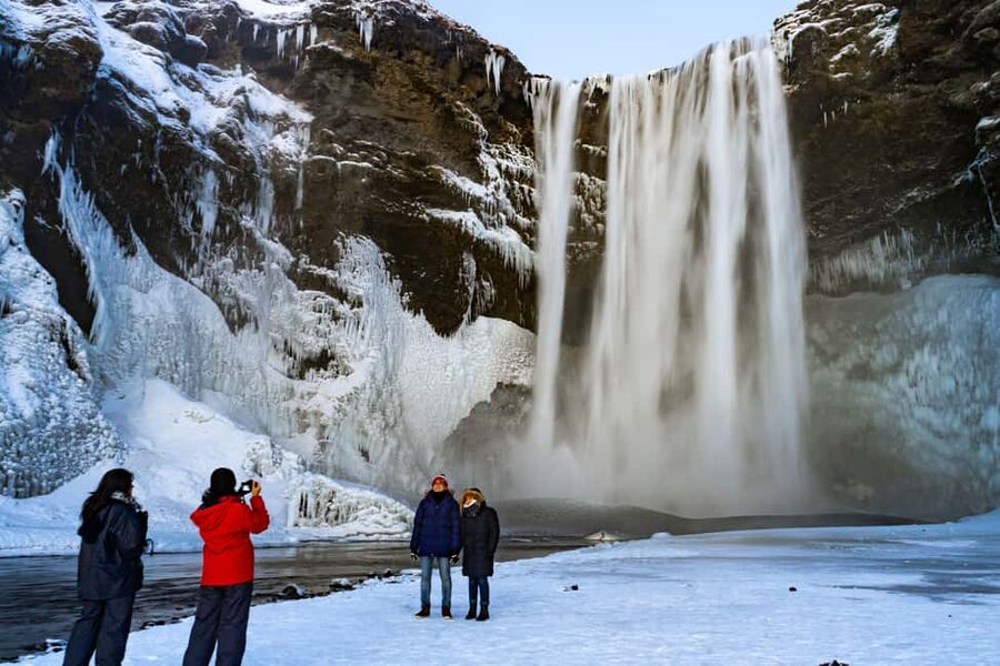 Reykjavík: South Coast Wonders & Northern Lights Tour - Skógafoss and Seljalandsfoss: two waterfalls, two very different moods